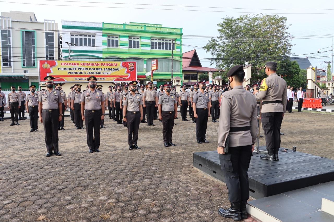 Kapolres Sanggau Pimpin Upacara Korp Raport dan Upacara PTDH Personel Polres Sanggau