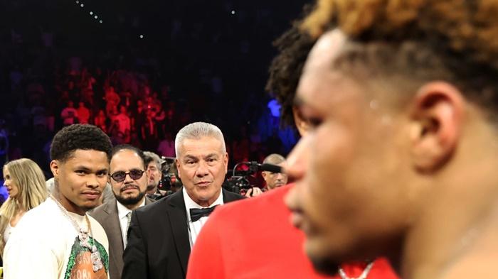 Shakur-Stevenson-saat-melihat-wajah-Devin-Haney.jpg