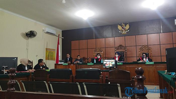 Sidang-perdana-kasus-Dugaan-Korupsi-Pembangunan-BP2TD-Mempawah.jpg