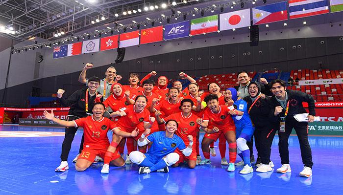 Skuad-Timnas-futsal-putri-Indonesia-foto-bersama-111.jpg