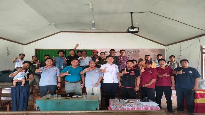 Sosialisasi-dan-penyuluhan-bagi-petani-kelapa-sawit-di-Desa.jpg