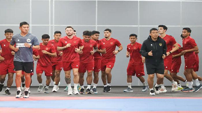 Starting-Line-Up-Indonesia-Vs-Brunei-Leg-2-World-Cup-Qualifiers-Shin-Tae-yong-Simpan-Pratama-Arhan.jpg