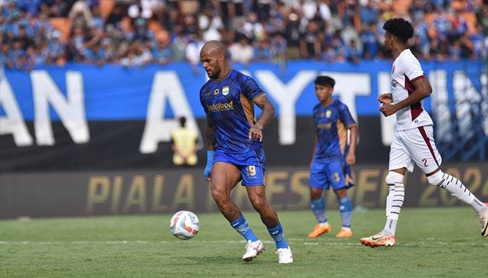 Starting-line-up-Persib-Bandung-vs-Borneo-FC3343.jpg