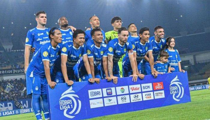 Starting-line-up-Persib-saat-laga-kandang-di-Stadion-Gelora-Bandung-11.jpg
