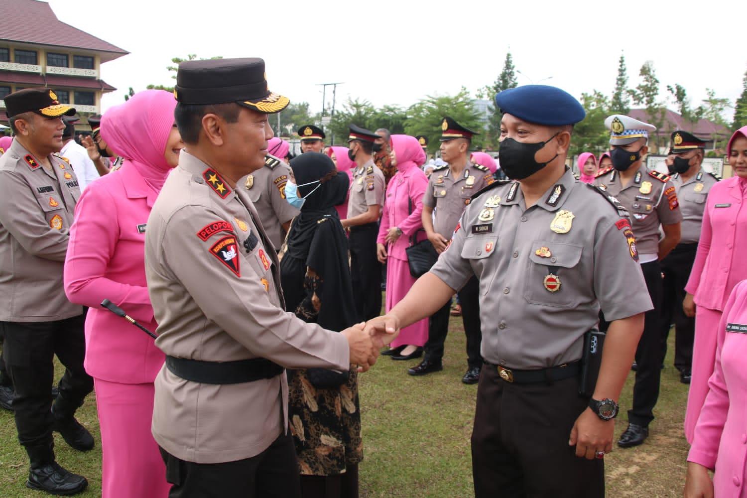 Pimpin Upacara Kenaikan Pangkat 813 Personel, Kapolda Kalbar: Jalankan Tugas dengan Baik
