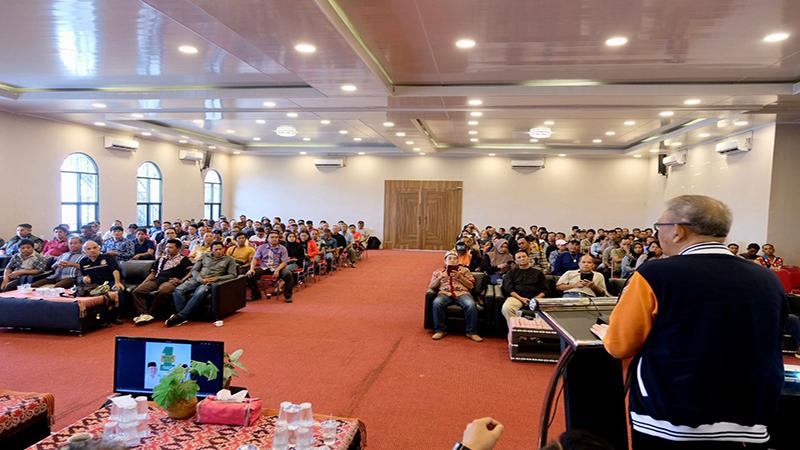 Sutarmidji Kukuhkan Ratusan Relawan Sahabat Midji-Didi dari Berbagai Etnis di Sintang