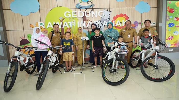 Windy Berbagi Ceria dengan Anak Penyandang Thalasemia, dr Nevita Sebut Berdampak Baik pada Imun Anak
