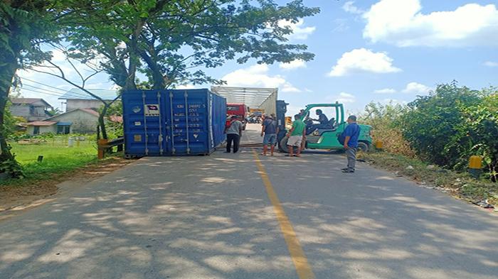 Box Kontainer Terlepas di Jembatan Ambawang Kubu Raya, Polisi Sebut Kelalaian Sopir