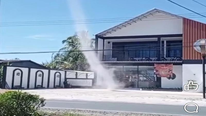 Pusaran Angin Viral Terekam Kamera Warga Senturang Tebas Sambas