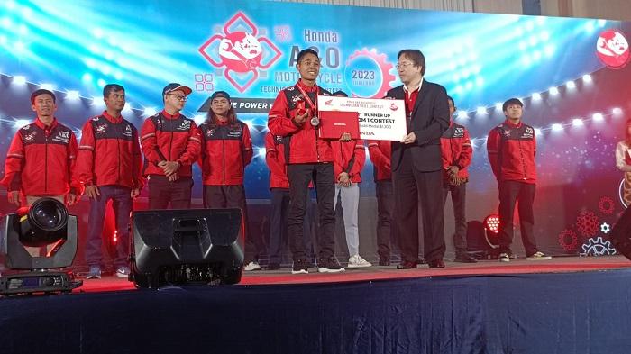 Teknisi-Sepeda-Motor-Honda-utusan-AHM-berhasil-meraih-gelar-terbaik-kedua-kategori.jpg
