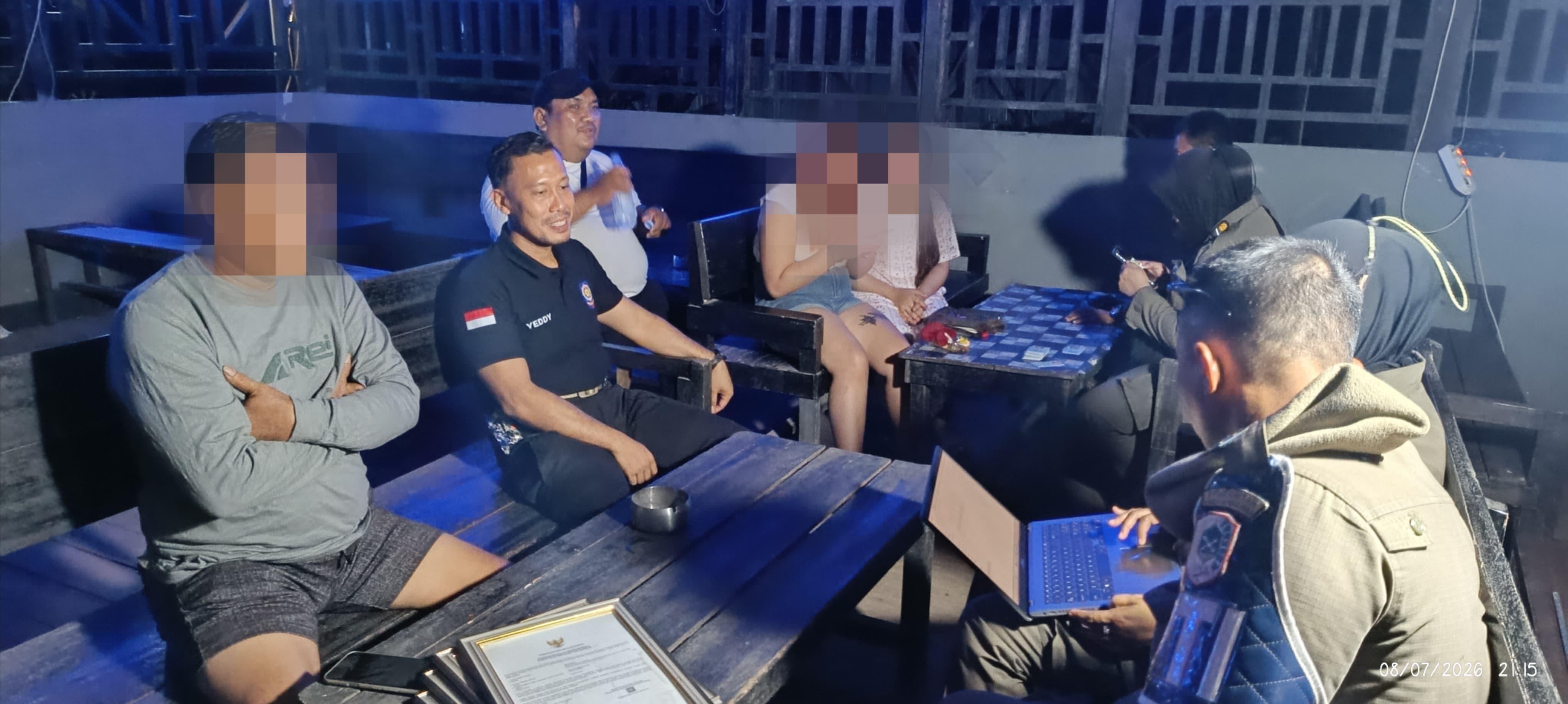 Razia Tempat Hiburan Malam, Satpol PP Kapuas Hulu Temukan Cafe Tak Taat Aturan - Tribunpontianak.co.id