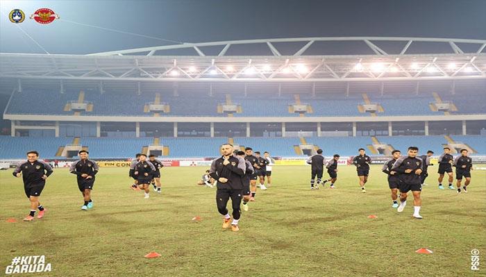 Timnas-Indonesia-saat-latihan-di-Stadion-Nasional-My-Dinh-38u898.jpg