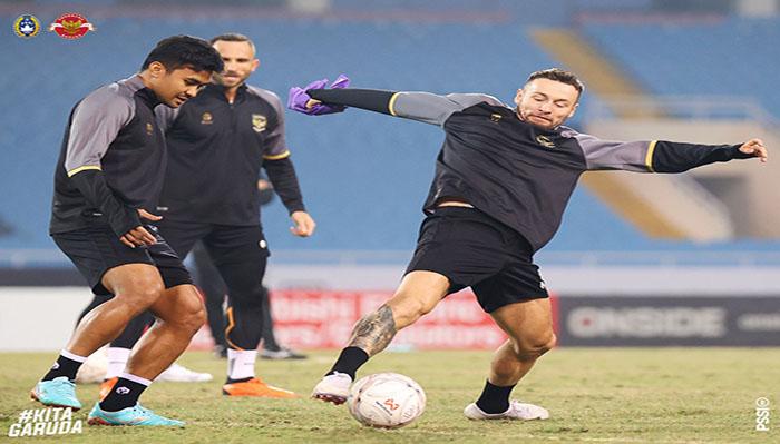 Timnas-Indonesia-saat-meggelar-latihan-di-Stadion-Mydinh26326626.jpg