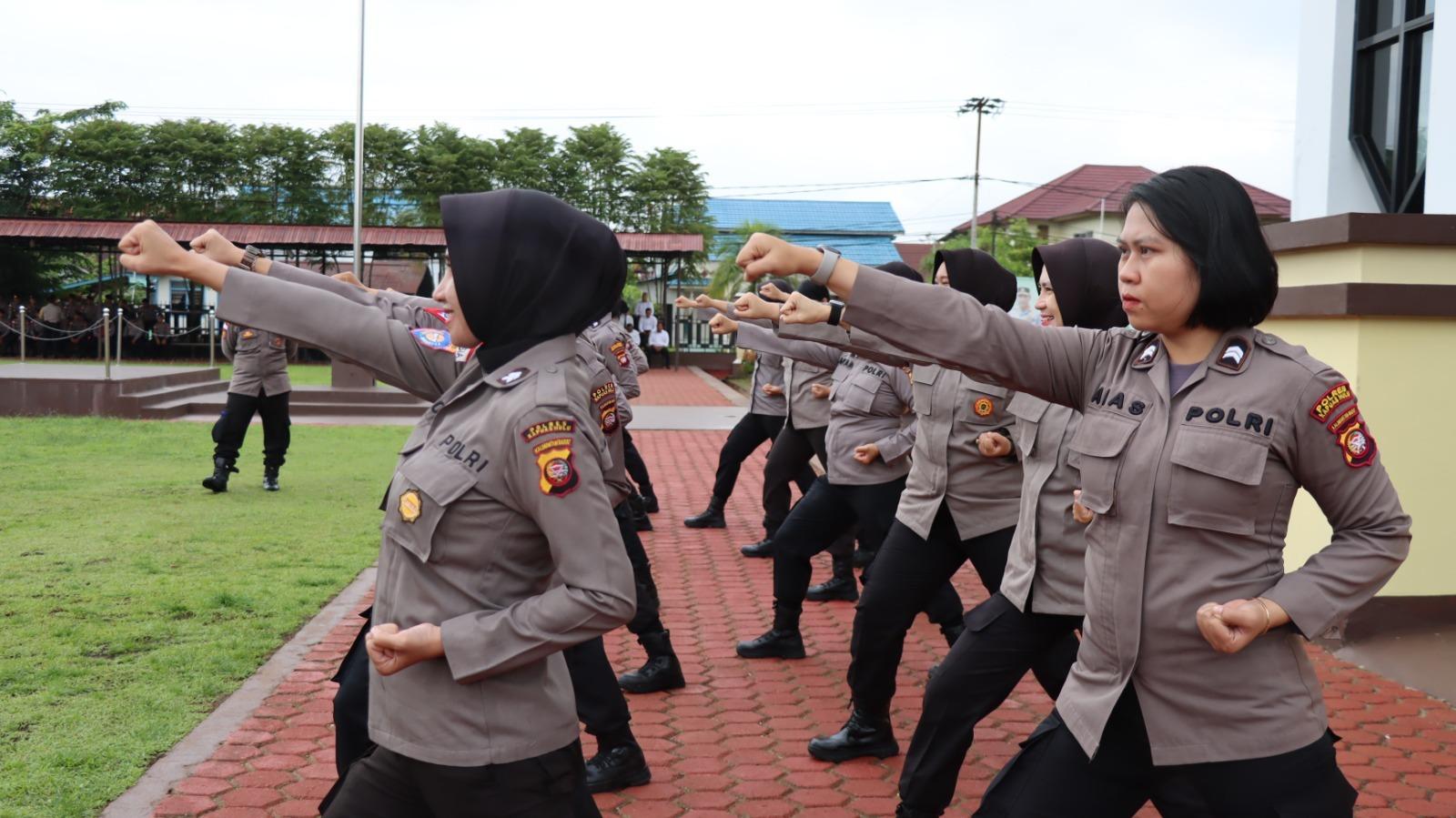 Polwan Polres Kapuas Hulu Lakukan Latihan untuk Tingkatkan Kemampuan Bela Diri