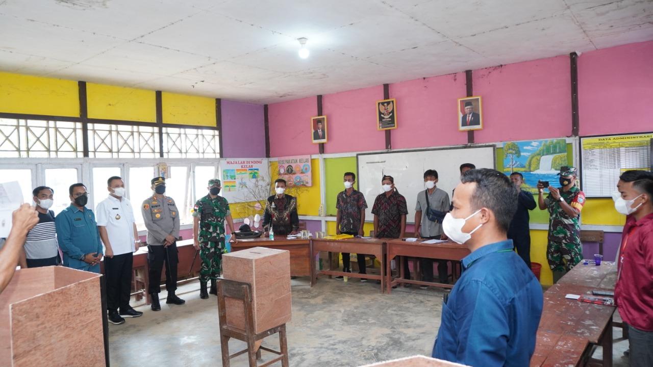 Forkopimda Melawi Lakukan Peninjauan dan Pengecekan Langsung Pelaksanaan Pilkades di 3 Desa Berbeda*