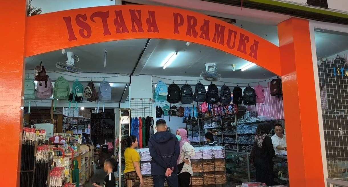 H-1 Tahun Ajaran Baru, Orang Tua Pilih Belanja Langsung Perlengkapan Sekolah daripada Online - Tribunpontianak.co.id