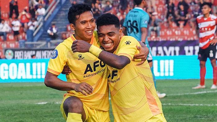 Top-Skor-Liga-1-2023-24-Terbaru-usai-Striker-Persik-Flavio-Silva-Hattrick-ke-Gawang-Madura-United.jpg