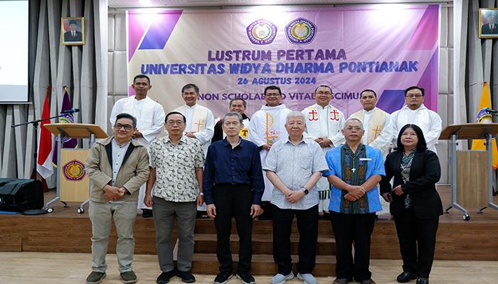 Universitas Widya Dharma Pontianak Gelar Misa Syukuran Lustrum Pertama