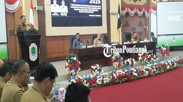 Wakil-Bupati-Kapuas-Hulu-Wahyudi-Hidayat-saat-mem435rewd.jpg