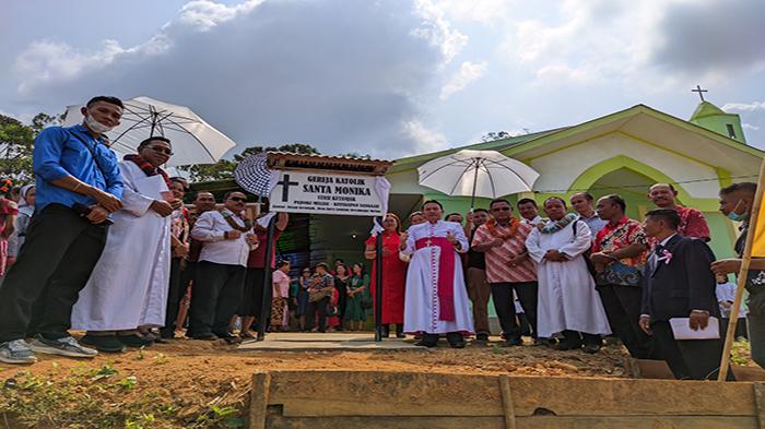 Wabup Ontot Resmikan Gereja Katolik Stasi Ketanjak di Meliau Sanggau