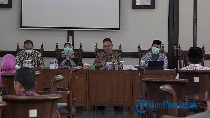 Wali-Kota-Pontianak-Edi-Rusdi-Kamtono-saat-membuka-kegiatan-peningkatan-kapasitas.jpg