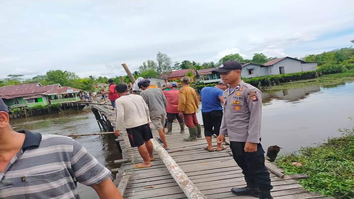 Jembatan Kayu Penghubung Tiga Kecamatan di Sambas Rusak, Jembatan Baru Segera Dibangun