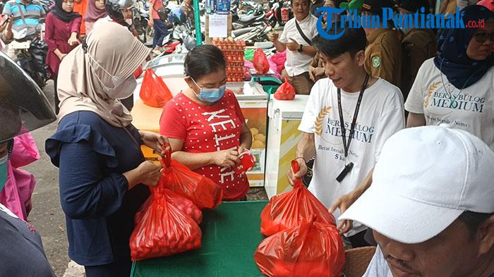 Warga Singkawang Serbu Operasi Pasar yang Digelar Pemprov Kalbar