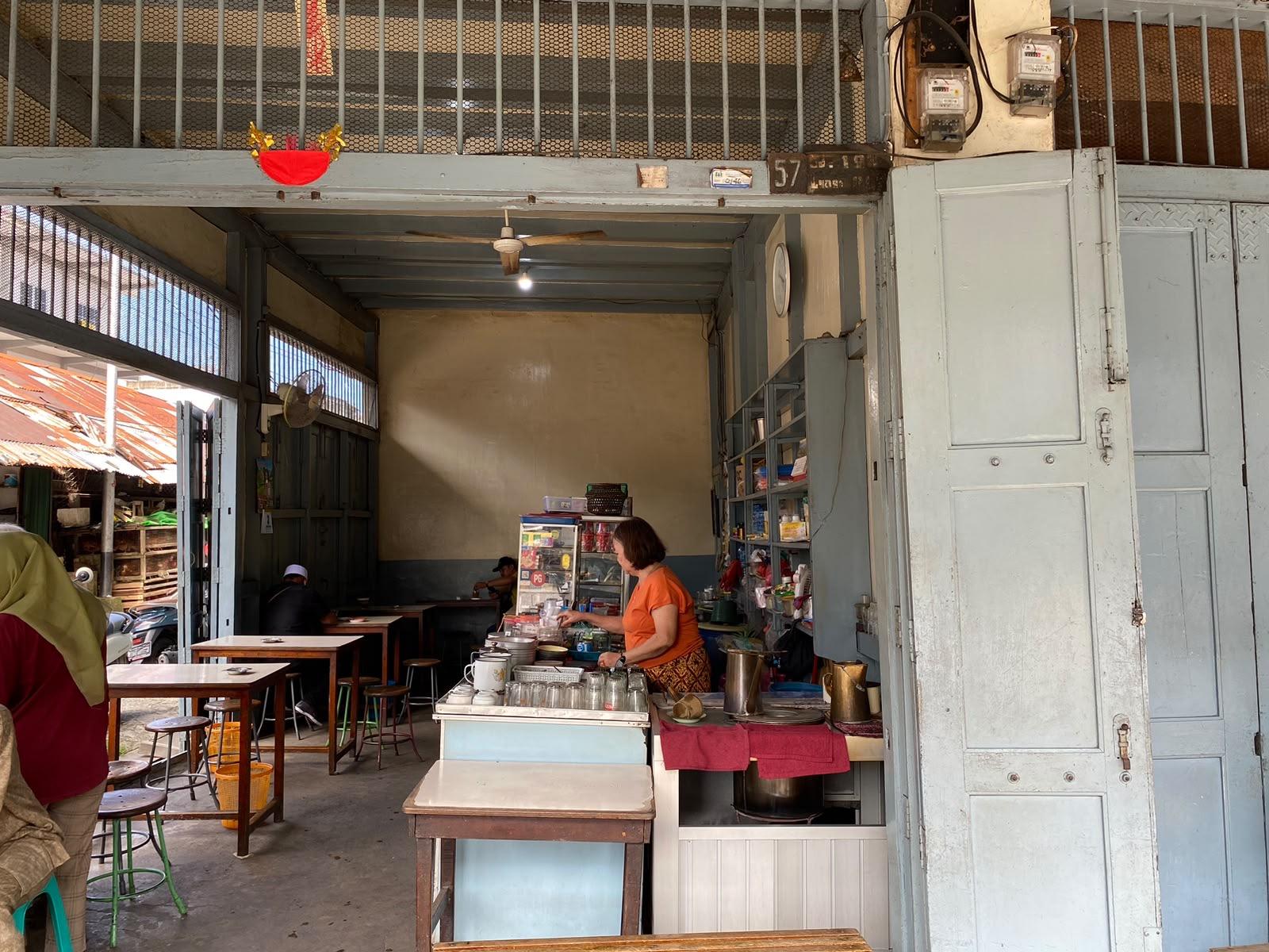 Warkop Langit Biru Pontianak Bertahan Lebih dari 50 Tahun, Legenda Kopi Pancong yang Nikmat - Tribunpontianak.co.id