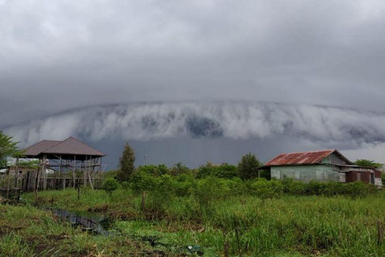 Waspada-Wilayah-Terdampak-Awan-Cumulonimbus-Intensitas-Tinggi-Peringatan-Dini-BMKG-23-29-April-2026.jpg