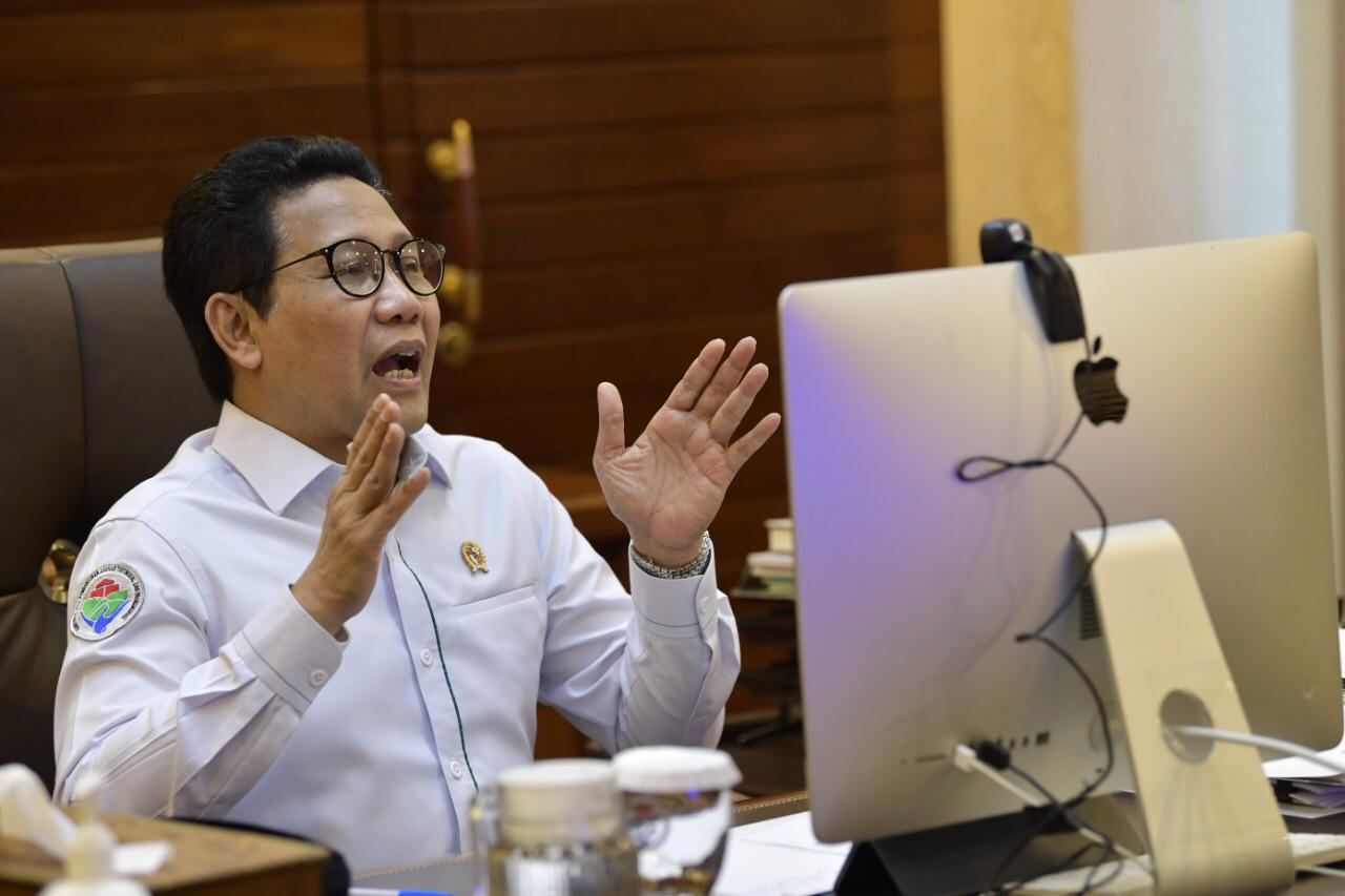 Mendes PDTT: Perangkat Desa Wajib Memasang Pembatas antara Petugas dengan Pengguna Layanan