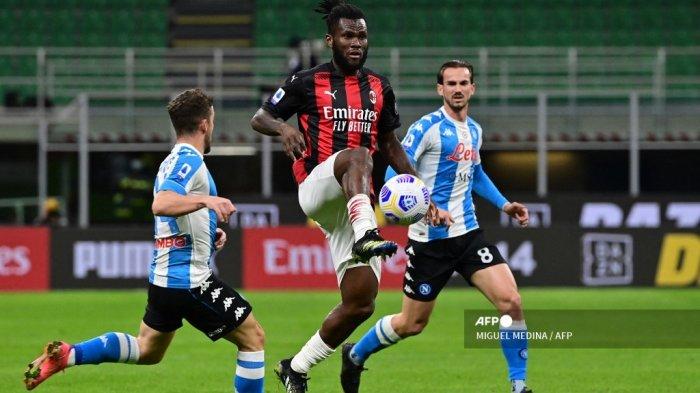 ac-milan-franck-kessie-tengah-mengontrol-bola.jpg