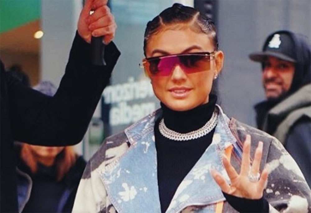 agnez-mo-hadir-di-red-carpet-american-music-awards-2019-penampilan-eks-wijin-ini-curi-perhatian.jpg