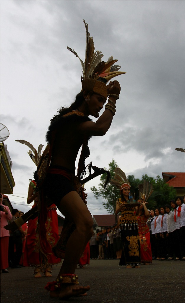 Kapolresta Pontianak yang Baru Disambut dengan Adat Dayak dan Melayu - akbp-iwan-imam-susilo_20160512_191443.jpg