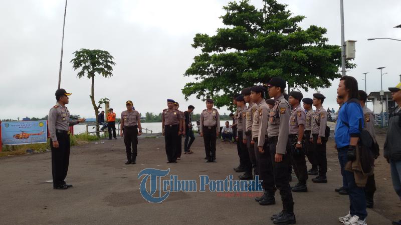 Puluhan Polisi Diterjunkan Mencari Korban Longboat di Sungai Kapuas