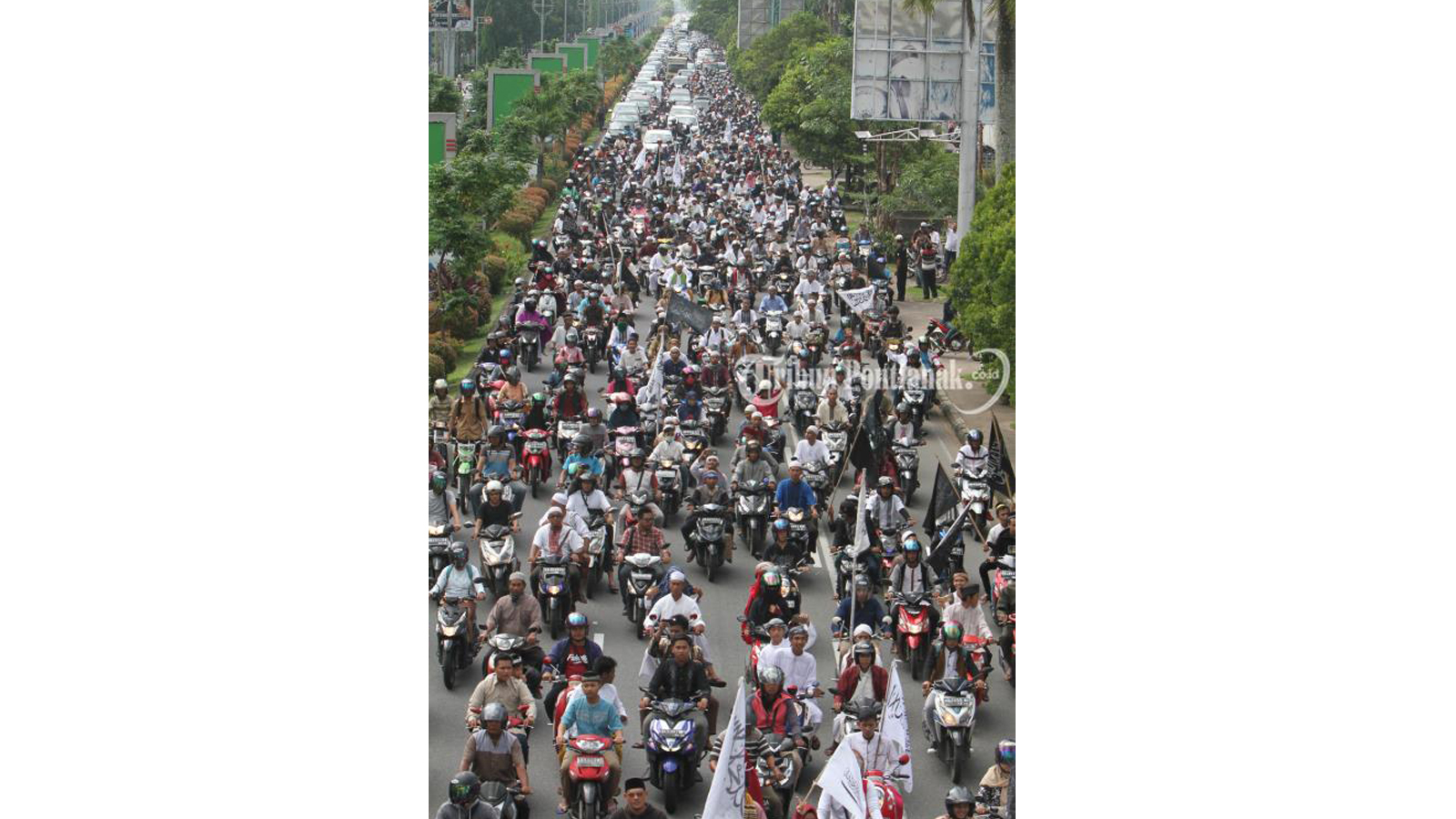 Aksi Damai Tuntut Sukmawati Soekarnoputri Segera Diproses Hukum - aksi-damai-puisi-sukmawati-soekarnoputri_20180406_152050.jpg