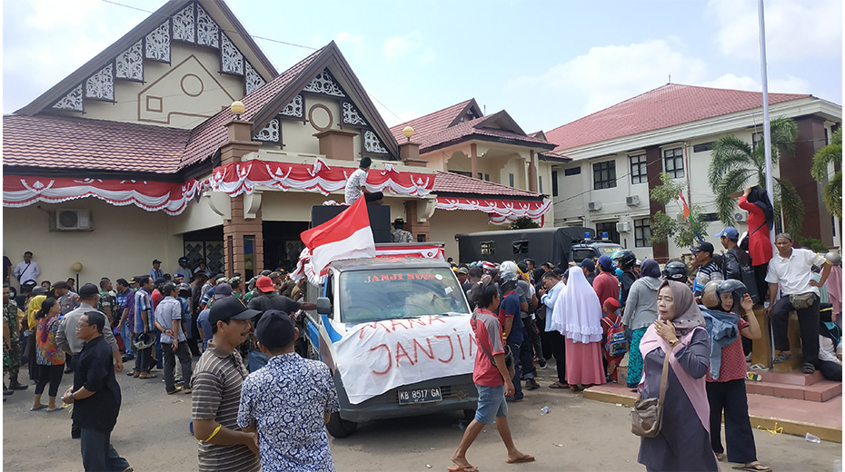 Ratusan Pedagang Rangga Sentap Datangi Kantor Bupati dan DPRD Ketapang
