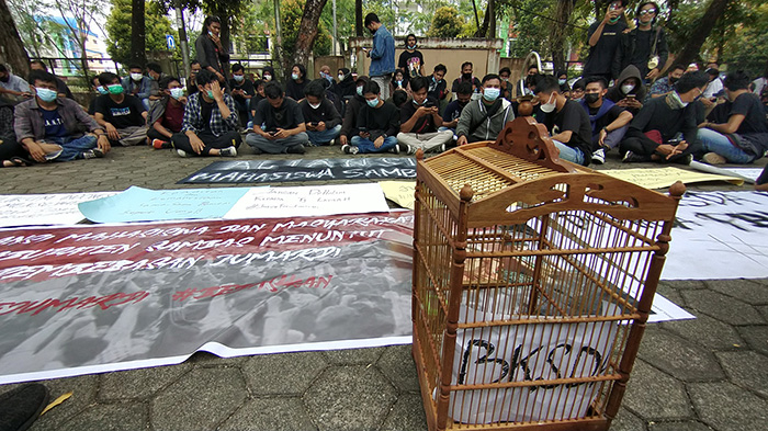 Geruduk Kantor BKSDA Kalbar, Aliansi Mahasiswa dan Masyarakat Sambas Tuntut Jumardi Bebas