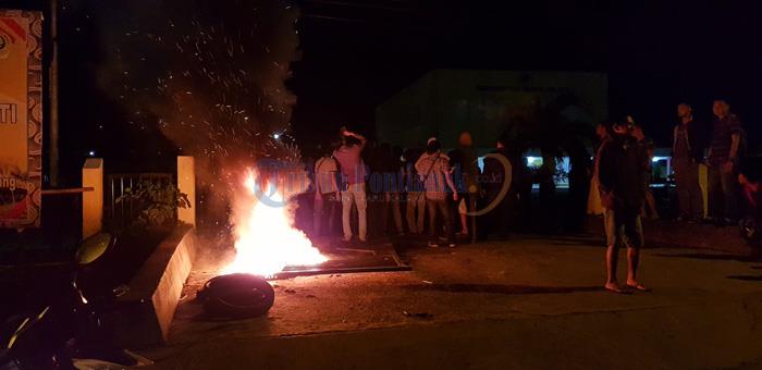 Foto-foto Mahasiswa Universitas Panca Bhakti Gelar Aksi Tolak SK Drop Out dari Rektor - aksi-mahasiswa-upb_20180406_233355.jpg