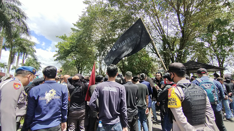 Sampaikan Aspirasi Tolak UU Omnibus Law, Aliansi Mahasiswa Kecewa Karena Tak Bertemu Sutarmidji