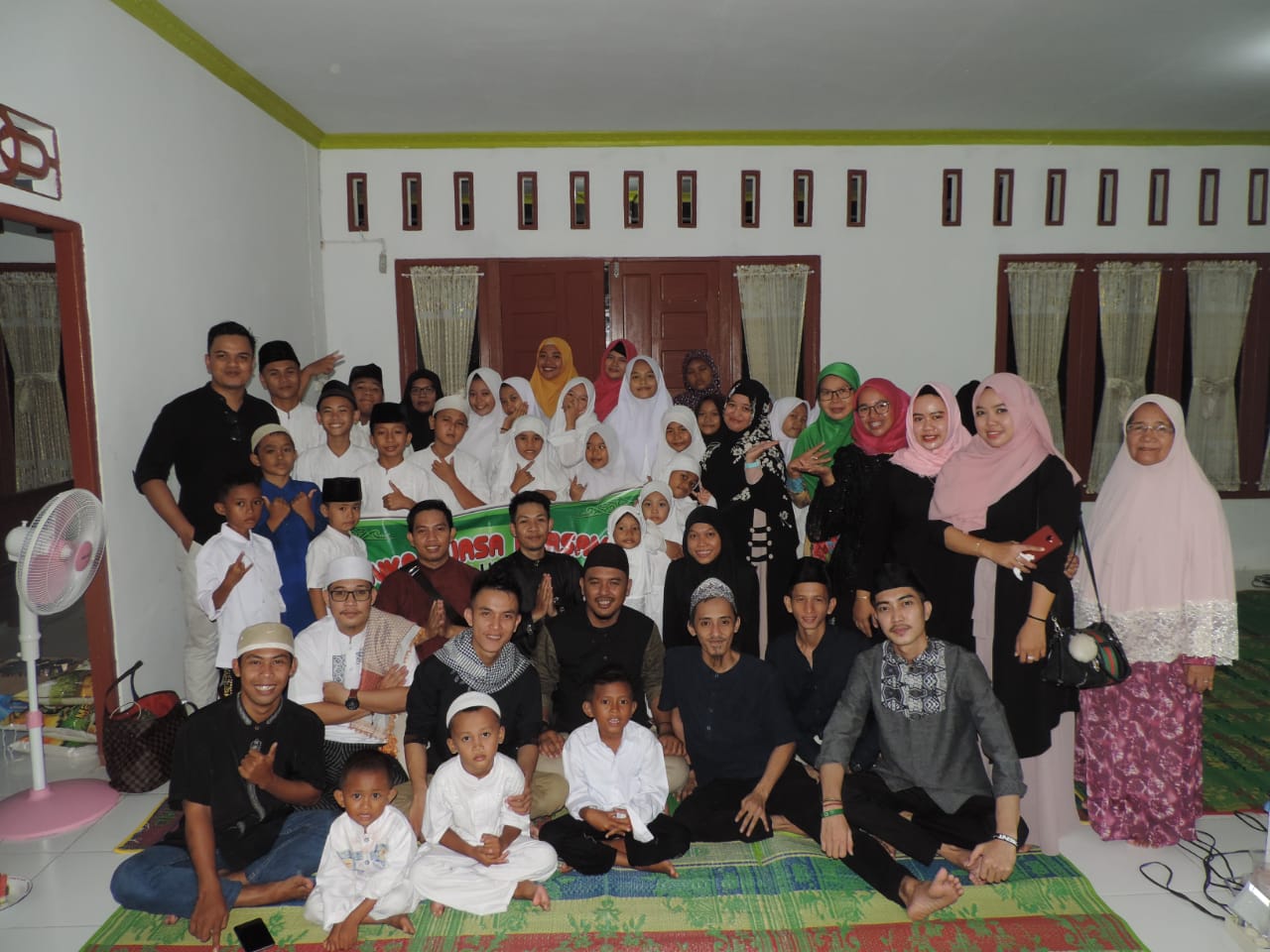 alumni-smpn-1-sekadau-hilir-angkatan-2008-untuk-menggelar-buka-bersama.jpg