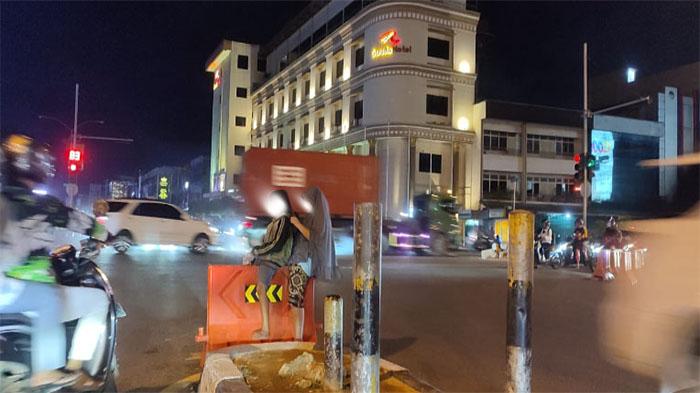 ampak-anak-anak-yang-meminta-di-persimpangan-lampu-merah-Jalan-Tanjungpura-Imam-Bonjol.jpg
