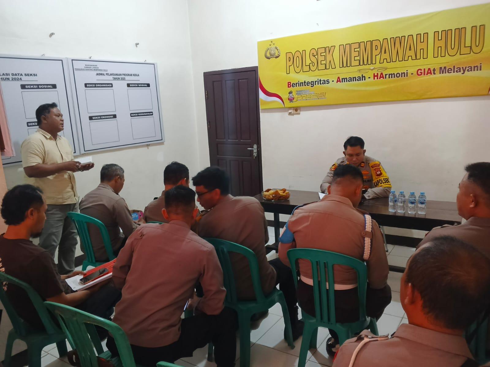 Kapolsek Mempawah Hulu Pimpin Anev Kinerja Bulanan, Peningkatan Kinerja & Pelayanan Presisi Personel - Tribunpontianak.co.id