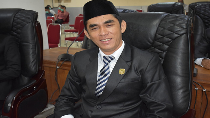 anggota-dewan-perwakilan-rakyat-daerah-dprd-kabupaten-sintang-santosa-4334.jpg