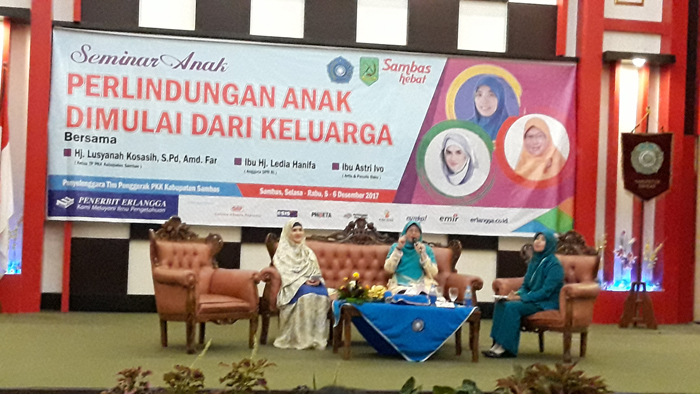 Artis Astri Ivo Jadi Pembicara Seminar Tentang Anak di Sambas