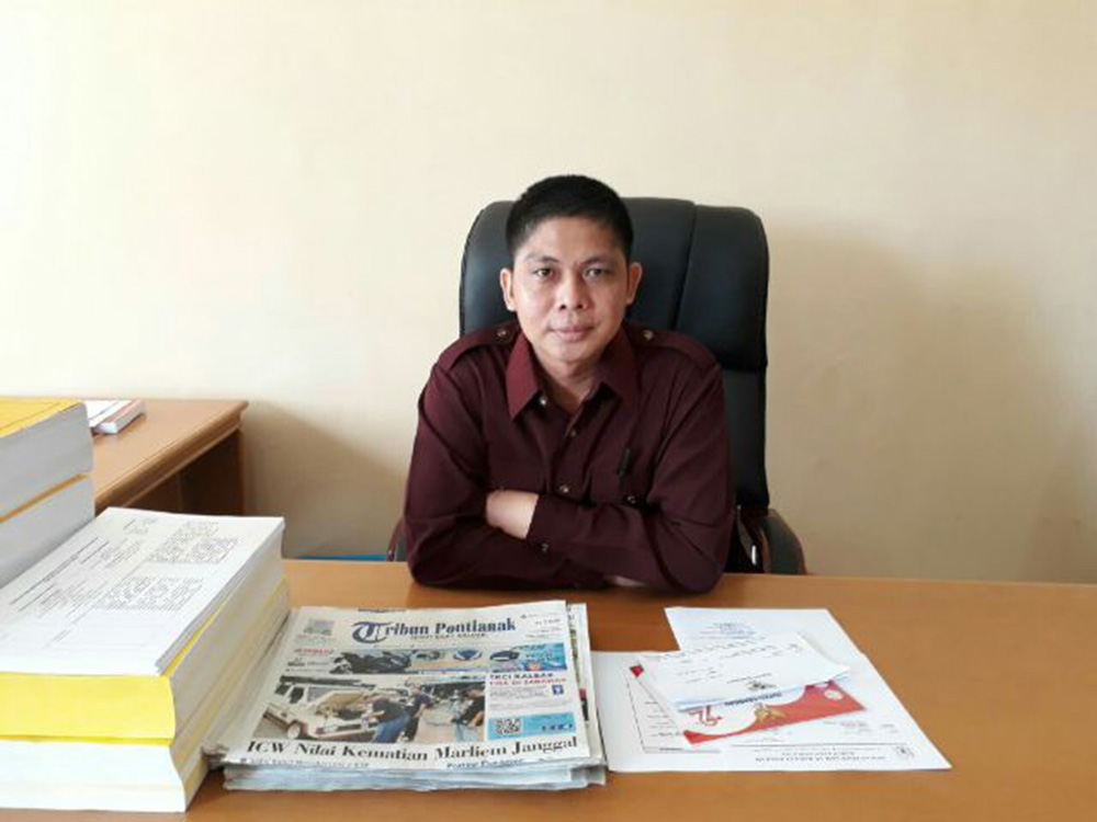 anggota-komisi-a-dprd-sanggau-yeremias-marsilinus-spd-sd_20180511_080430.jpg