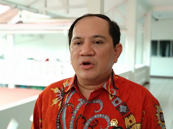 anggota-komisi-xi-dpr-ri-g-michael-jeno_20180510_205254.jpg