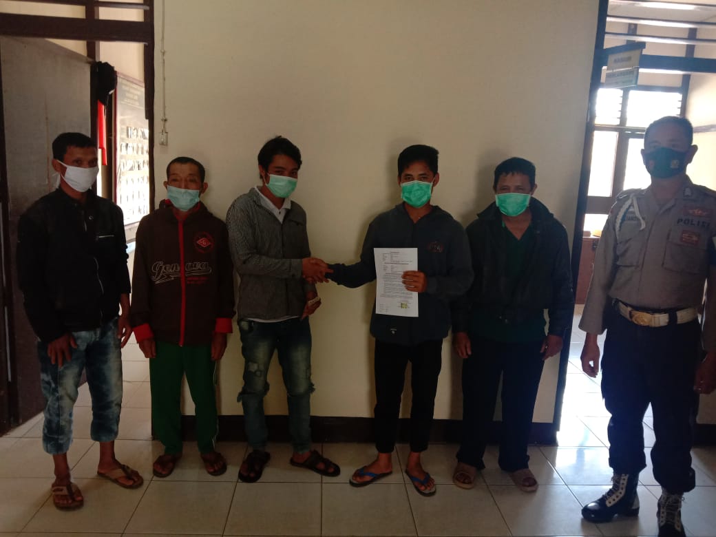 Personel Polsek Ledo Lakukan Mediasi untuk Menyelesaikan Masalah Laka Lantas