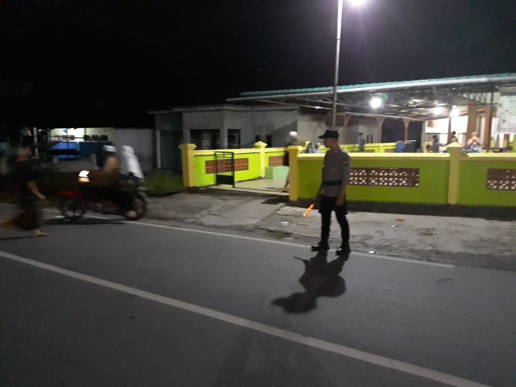 Amankan Salat Tarawih, Polsek Menyuke Terjunkan Personel