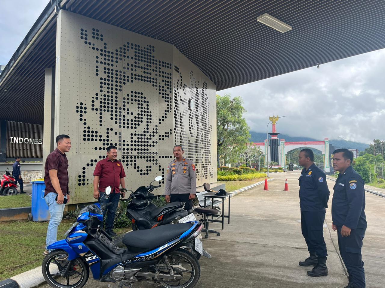 Polsek Sajingan Besar Lakukan Monitoring di PLBN Aruk