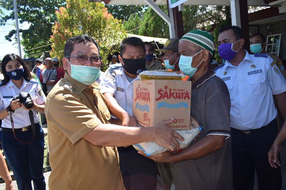 Serahkan Bantuan untuk Tukang Parkir, Ojek hingga Buruh Pikul, Ini Harapan Askiman